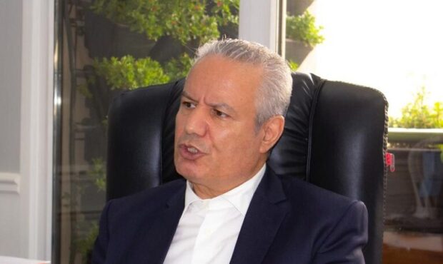 دولت‌ها  باید از تصدی‌گری خود را کم کنند و با مشورت تشکل‌ها کار را به بخش خصوصی بسپارند.