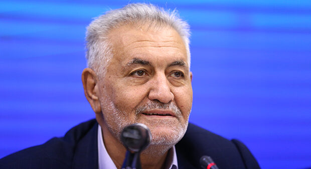 کمبود برق به جان صنایع افتاده؛ تنها با ۲ ساعت قطعی برق خانگی، صنایع یک روز از تعطیلی نجات می‌یابند.