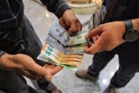 چرا بورس از دلار و طلا عقب ماند؟